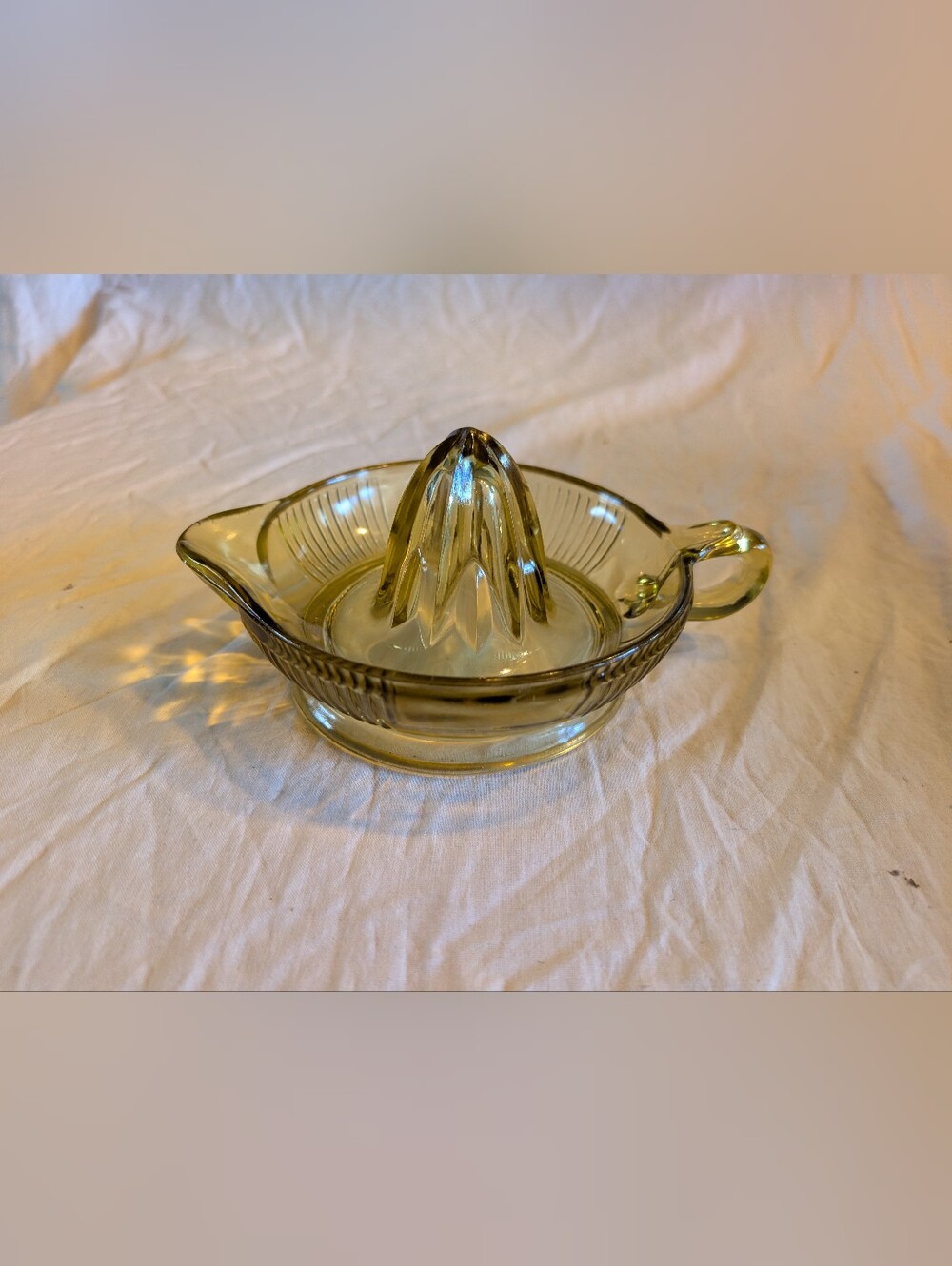 2/60$ Vintage Yellow Glass Citrus Reamer Juicer